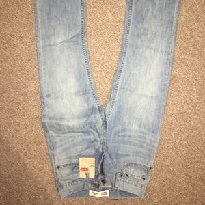 Levi’s light wash jeans